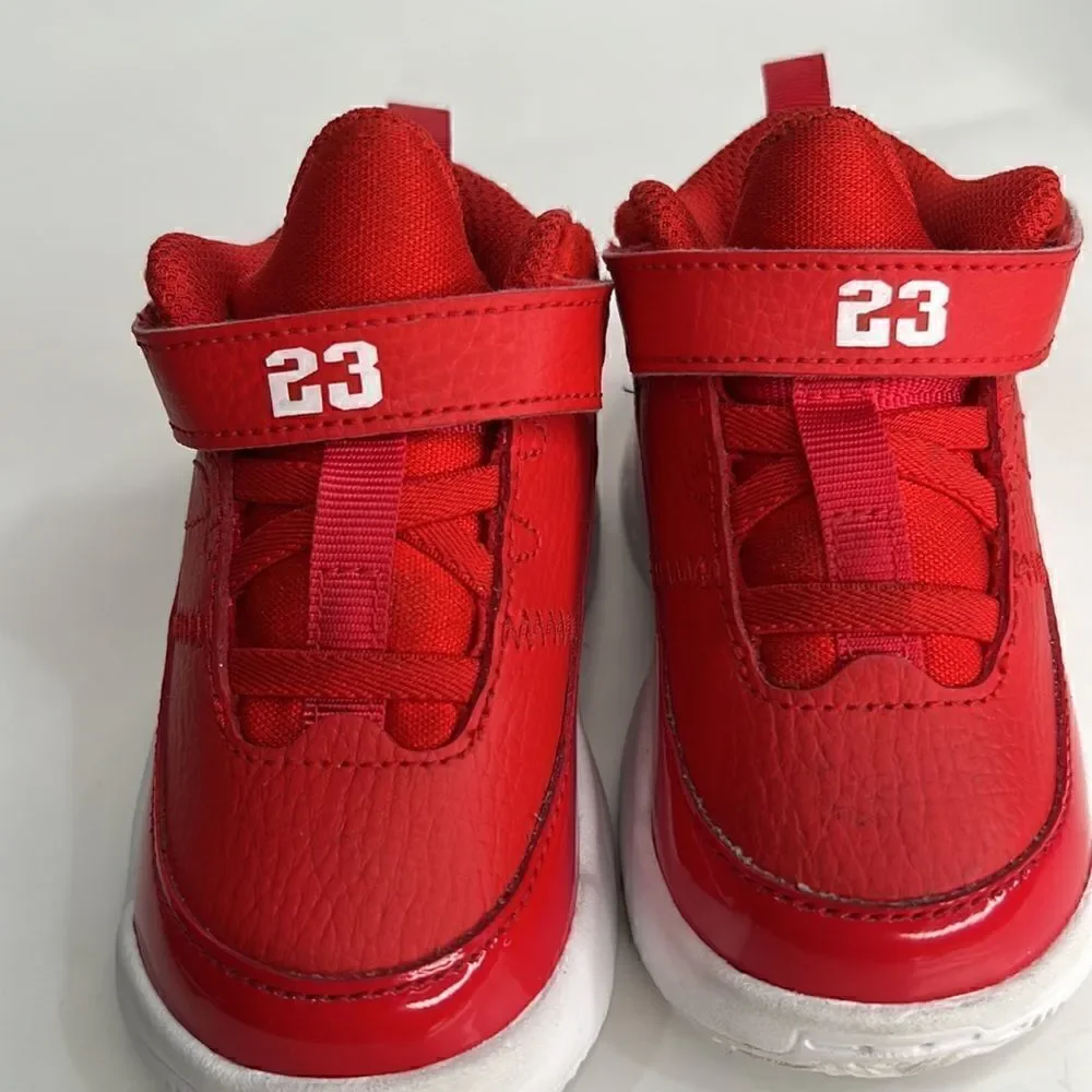 Jordan Kids Jordan Max Aura 3 Athletic Shoes in red. Size 5C
